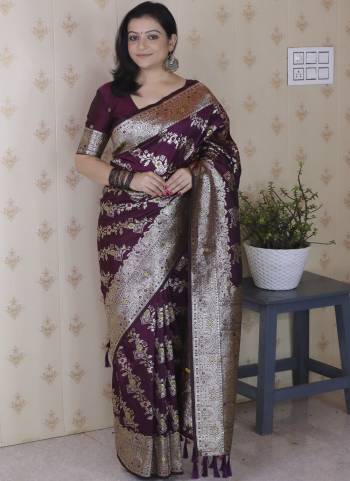 Looking These Party Wear Saree in Fine Colored.These Saree And Blouse is Fabricated On Banarasi Silk.Its Beautified With Weaving Silver Jari Designer.
