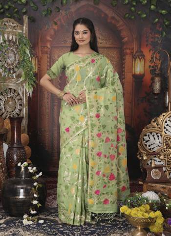 Attractive These Fastive And Party Wear Saree in Fine Colored.These Saree And Blouse is Fabricated On Linen Cotton.Its Beautified With Heavy Woven Multy Thread Designer.