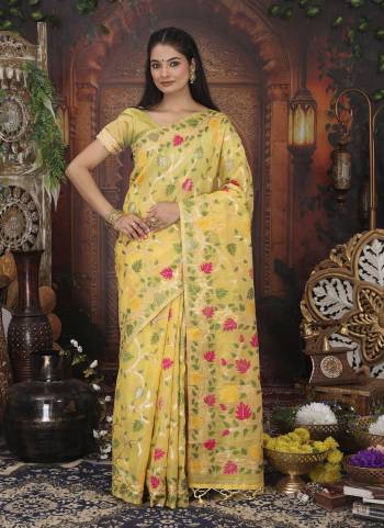 Attractive These Fastive And Party Wear Saree in Fine Colored.These Saree And Blouse is Fabricated On Linen Cotton.Its Beautified With Heavy Woven Multy Thread Designer.