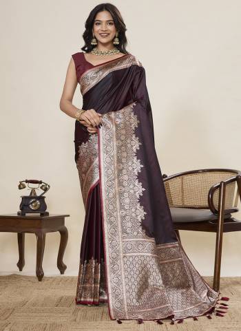 Garb This Party Wear Saree Paired With Blouse.This Saree And Blouse Are Satin Silk Fabric With Woven Jari Border Galla Designer. Buy This Pretty Saree Now.