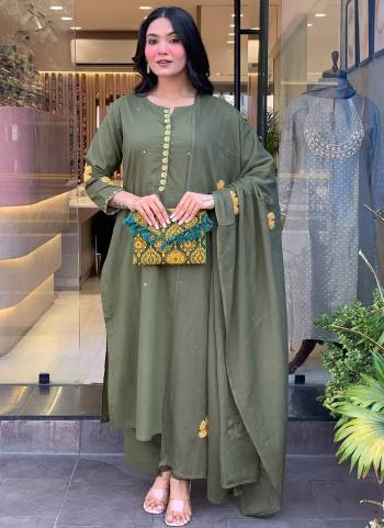 Garb These Readymade Suit in Fine Colored Pair With Bottom And Dupatta.These Top And Bottom Are Fabricated On Chanderi Silk Pair With Chanderi Dupatta.Its Beautified With Designer Embroidery Work.