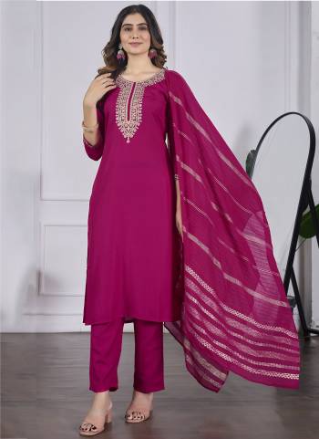 Looking These Suit in Fine Colored Pair With Bottom And Dupatta.These Top And Bottom Are Fabricated On Rayon Slub Pair With Chanderi Dupatta.Its Beautified With Designer Embroidery Work,Woven.