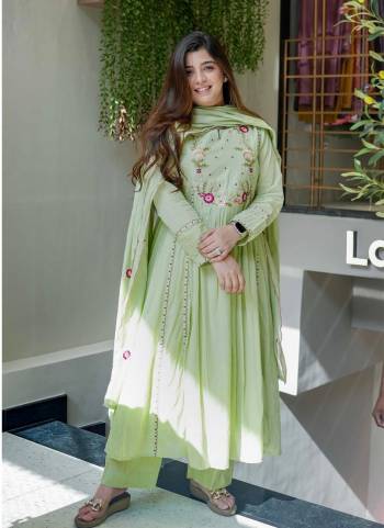 Looking These Suit in Fine Colored Pair With Bottom And Dupatta.These Top And Bottom Are Fabricated On Chanderi Silk Pair With Organza Dupatta.Its Beautified With Designer Embroidery Work.