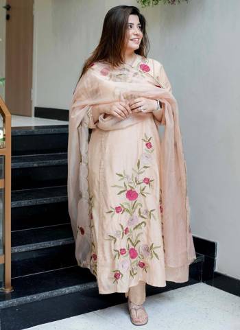 Looking These Suit in Fine Colored Pair With Bottom And Dupatta.These Top And Bottom Are Fabricated On BSY Chanderi Pair With Organza Dupatta.Its Beautified With Designer Embroidery Work.