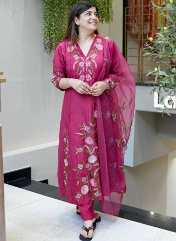 Looking These Suit in Fine Colored Pair With Bottom And Dupatta.These Top And Bottom Are Fabricated On BSY Chanderi Pair With Organza Dupatta.Its Beautified With Designer Embroidery Work.