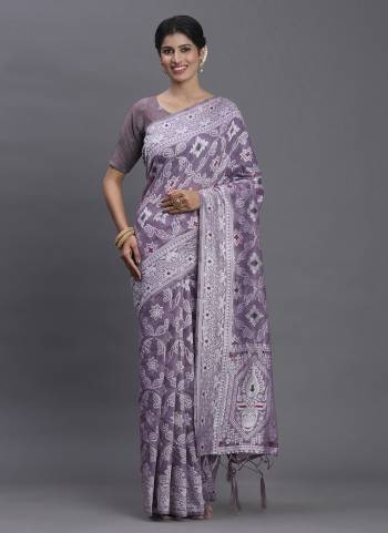 Attractive These Fastive And Party Wear Saree in Fine Colored.These Saree And Blouse is Fabricated On Linen Cotton.Its Beautified With Heavy Weaving Havey Designer.