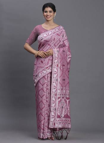 Attractive These Fastive And Party Wear Saree in Fine Colored.These Saree And Blouse is Fabricated On Linen Cotton.Its Beautified With Heavy Weaving Havey Designer.