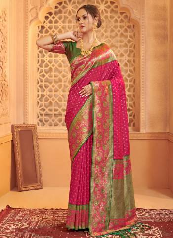 Garb These Fastive And Party Wear Saree in Fine Colored.These Saree And Blouse is Fabricated On Silk Blend.Its Beautified With Heavy Weaving Havey Designer.
