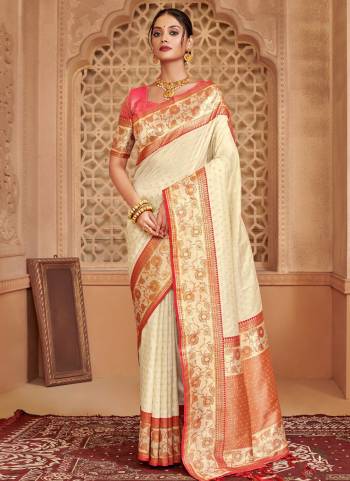 Garb These Fastive And Party Wear Saree in Fine Colored.These Saree And Blouse is Fabricated On Silk Blend.Its Beautified With Heavy Weaving Havey Designer.