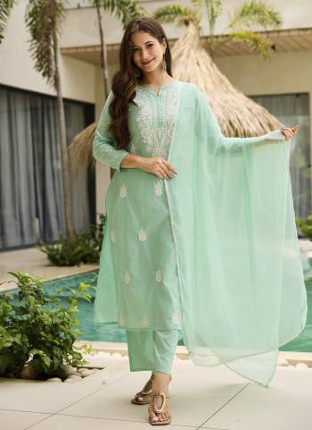 Looking These Suit in Fine Colored Pair With Bottom And Dupatta.These Top And Bottom Are Fabricated On Cotton Pair With Nylone Dupatta.Its Beautified With Designer Embroidery Work.