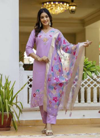 Looking These Suit in Fine Colored Pair With Bottom And Dupatta.These Top And Bottom Are Fabricated On Viscose Gadhwal Pair With Jacquard Dupatta.Its Beautified With Designer Embroidery Work,Printed.