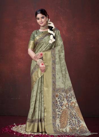 Look Attractive These Designer Party Wear Saree in Fine Colored.These Saree And Blouse Habotai Silk is Fabricated.Its Beautified Desiger Flower Digital With Foil Printed.