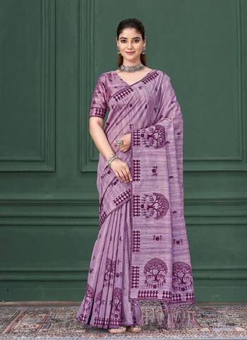 Look Attractive These Designer Party Wear Saree in Fine Colored.These Saree And Blouse Warli Silk is Fabricated.Its Beautified Desiger Warli Printed.