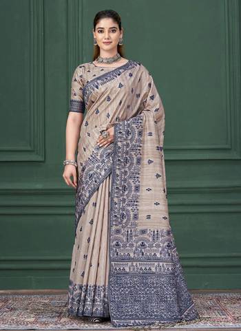 Look Attractive These Designer Party Wear Saree in Fine Colored.These Saree And Blouse Warli Silk is Fabricated.Its Beautified Desiger Warli Printed.