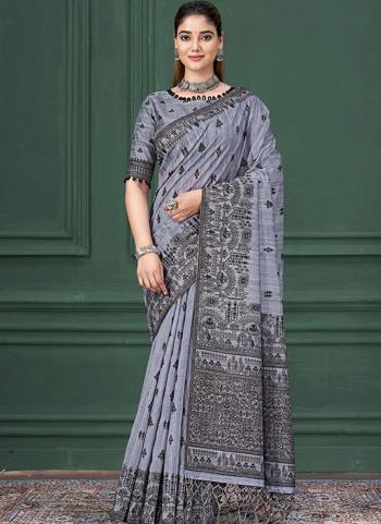 Look Attractive These Designer Party Wear Saree in Fine Colored.These Saree And Blouse Warli Silk is Fabricated.Its Beautified Desiger Warli Printed.