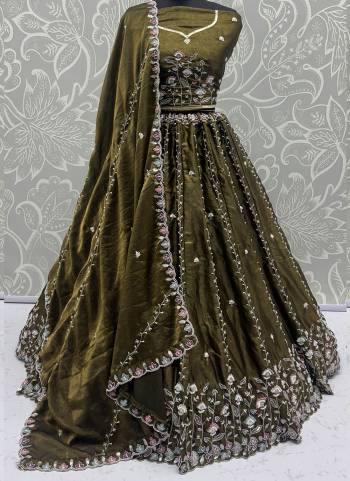For A Fancy Designer Look,Grab These Lehenga Choli With Dupatta in Fine Colored.These Lehenga And Choli Are Satin Silk And Dupatta Are Fabricated On Satin Silk Pair.Its Beautified With  Multy Thread, Sequance,Jari Embroidery,Crystal Pipe,Hand Work. 