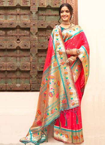 Garb These Fastive And Party Wear Saree in Fine Colored.These Saree And Blouse is Fabricated On Silk Blend.Its Beautified With Heavy Weaving Havey Designer.