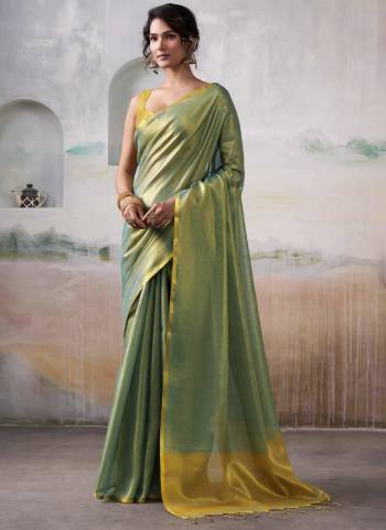 Attractive These Fastive And Party Wear Saree in Fine Colored.These Saree And Blouse is Fabricated On Tissue Silk.Its Beautified With Solid Designer.