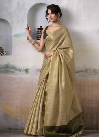 Attractive These Fastive And Party Wear Saree in Fine Colored.These Saree And Blouse is Fabricated On Tissue Silk.Its Beautified With Solid Designer.
