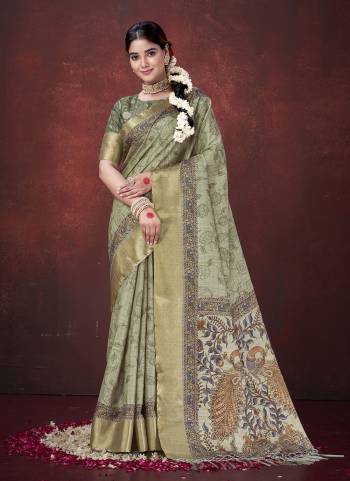 Look Attractive These Designer Party Wear Saree in Fine Colored.These Saree Are Habotai Silk And Blouse Habotai Silk is Fabricated.Its Beautified Desiger Flower With Foil Printed.