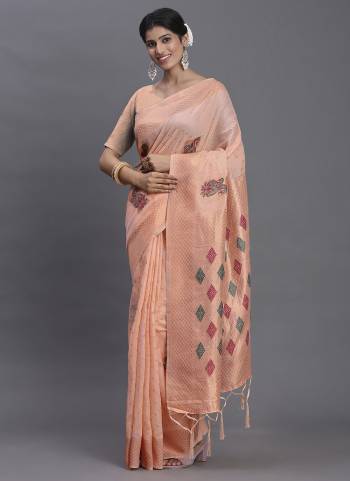 Attractive These Fastive And Party Wear Saree in Fine Colored.These Saree And Blouse is Fabricated On Linen Cotton.Its Beautified With Heavy Weaving Havey Designer.