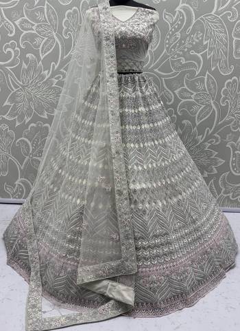For A Fancy Designer Look,Grab These Lehenga Choli With Dupatta in Fine Colored.These Lehenga And Choli Are Net And Dupatta Are Fabricated On Soft Net Pair.Its Beautified With Dori, Sequance,Jari Embroidery,Zarkon Diamond Work. 