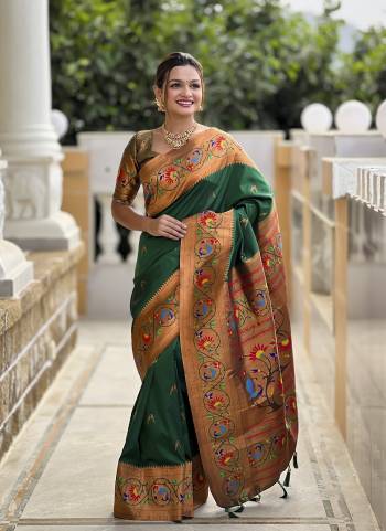 Looking These Party Wear Saree in Fine Colored.These Saree Are Paithani Silk And Blouse is Fabricated On Paithani Silk.Its Beautified With Weaving Jacquard Meenakari Designer.