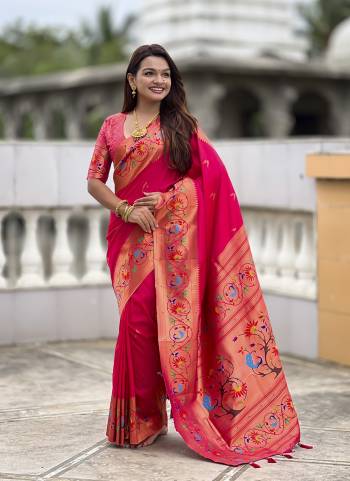 Looking These Party Wear Saree in Fine Colored.These Saree Are Paithani Silk And Blouse is Fabricated On Paithani Silk.Its Beautified With Weaving Jacquard Meenakari Designer.