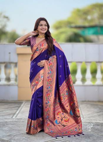 Looking These Party Wear Saree in Fine Colored.These Saree Are Paithani Silk And Blouse is Fabricated On Paithani Silk.Its Beautified With Weaving Jacquard Meenakari Designer.