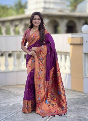 Looking These Party Wear Saree in Fine Colored.These Saree Are Paithani Silk And Blouse is Fabricated On Paithani Silk.Its Beautified With Weaving Jacquard Meenakari Designer.