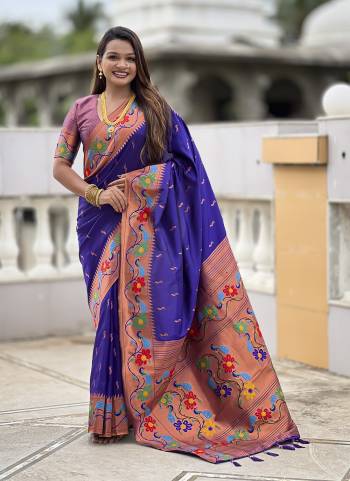 Garb These Party Wear Saree in Fine Colored.These Saree Are Paithani Silk And Blouse is Fabricated On Paithani Silk.Its Beautified With Weaving Jacquard Meenakari Designer.