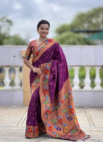Garb These Party Wear Saree in Fine Colored.These Saree Are Paithani Silk And Blouse is Fabricated On Paithani Silk.Its Beautified With Weaving Jacquard Meenakari Designer.