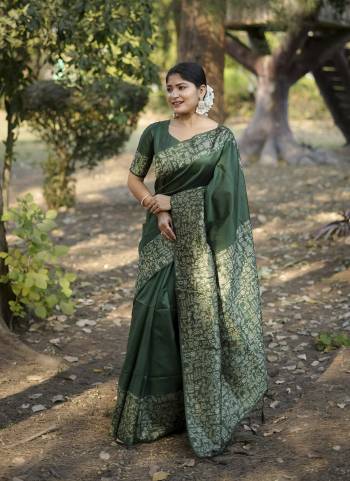 Garb These Festive Wear Saree in Fine Colored.These Saree And Blouse is Fabricated On Handloom Raw Silk.Its Beautified With Woven Gala Pallu Border Designer.