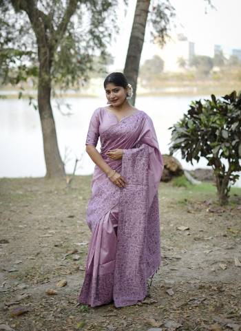 Garb These Festive Wear Saree in Fine Colored.These Saree And Blouse is Fabricated On Handloom Raw Silk.Its Beautified With Woven Gala Pallu Border Designer.