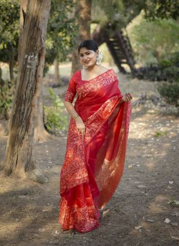 Garb These Festive Wear Saree in Fine Colored.These Saree And Blouse is Fabricated On Handloom Raw Silk.Its Beautified With Woven Gala Pallu Border Designer.