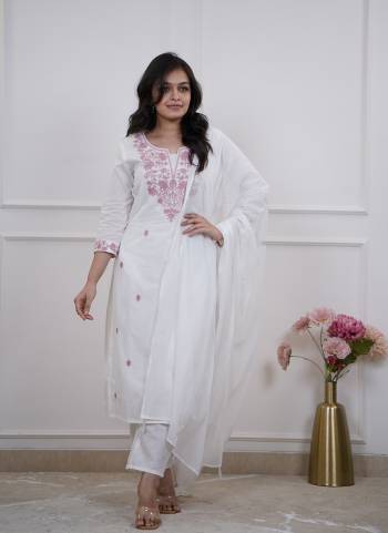Looking These Suit in Fine Colored Pair With Bottom And Dupatta.These Top And Bottom Are Fabricated On PV Chanderi Pair With Nazmin Dupatta.Its Beautified With Designer Embroidery Work.