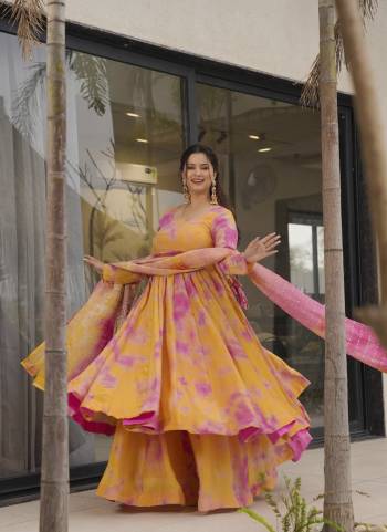 Looking These Suit in Fine Colored Pair With Bottom And Dupatta.These Top And Bottom Are Fabricated On Chinon Pair With Chinon Dupatta.Its Beautified With Designer Printed With Embroidery Work.