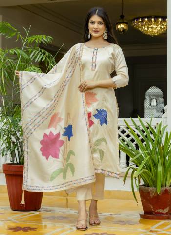 Looking These Suit in Fine Colored Pair With Bottom And Dupatta.These Top And Bottom Are Fabricated On Viscose Assam Silk Pair With Assam Silk Dupatta.Its Beautified With Designer Embroidery Work,Printed.