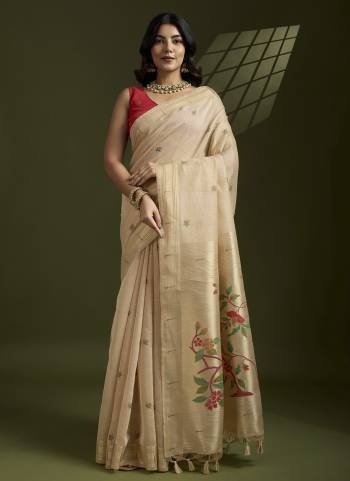 Garb These Festive Wear Saree in Fine Colored.These Saree And Blouse is Fabricated On Muga Cotton.Its Beautified With Multy Thread Weaving Paithani Designer.