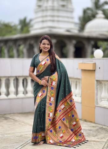 Attractive These Party Wear Saree in Fine Colored.These Saree Are Paithani Silk And Blouse is Fabricated On Paithani Silk.Its Beautified With Weaving Jacquard Meenakari Designer.