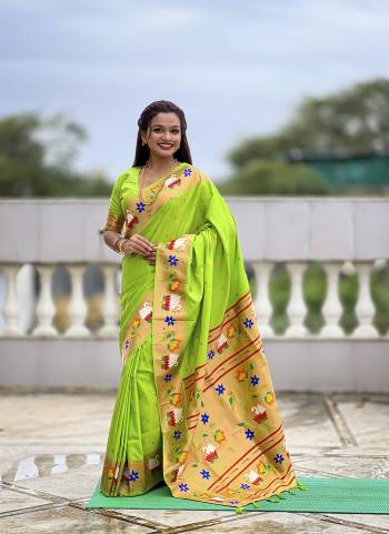 Attractive These Party Wear Saree in Fine Colored.These Saree Are Paithani Silk And Blouse is Fabricated On Paithani Silk.Its Beautified With Weaving Jacquard Meenakari Designer.