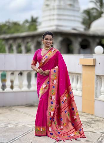 Attractive These Party Wear Saree in Fine Colored.These Saree Are Paithani Silk And Blouse is Fabricated On Paithani Silk.Its Beautified With Weaving Jacquard Meenakari Designer.
