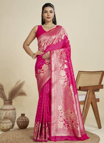 Looking These Festive Wear Saree in Fine Colored.These Saree And Blouse is Fabricated On Kanjivaram Silk.Its Beautified With Wevon Rich Pallu Jari Designer.