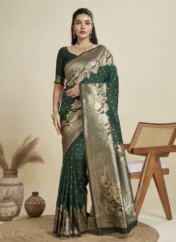 Looking These Festive Wear Saree in Fine Colored.These Saree And Blouse is Fabricated On Kanjivaram Silk.Its Beautified With Wevon Rich Pallu Jari Designer.