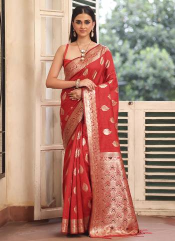 Garb These Fancy Party Wear Saree in Fine Colored.These Saree And Blouse is Fabricated On Banarasi Silk Pair.Its Beautified With Woven Disigner Saree.