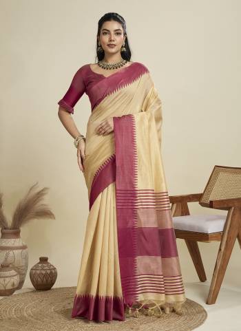 Garb These Festive Wear Saree in Fine Colored.These Saree And Blouse is Fabricated On Khadi Raw Silk.Its Beautified With Wevon Pallu Border Gala Designer.