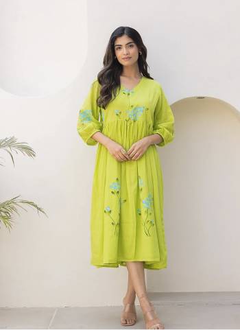 Attrective Looking These Beautiful Readymade Long Kurti.These Kurti Are Kota Checks Fabricated.Its Beautified With Designer Digital Printed.