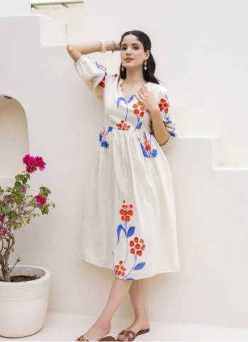 Attrective Looking These Beautiful Readymade Long Kurti.These Kurti Are Kota Checks Fabricated.Its Beautified With Designer Digital Printed.