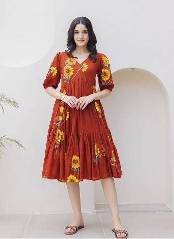 Attrective Looking These Beautiful Readymade Long Kurti.These Kurti Are Kota Checks Fabricated.Its Beautified With Designer Digital Printed.