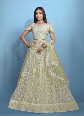 Grab These Beautiful Colored Lehenga Choli.These Lehenga and Dupatta Are Fabricated On Net Pair With Net Blouse.Its Beautified With Designer Thread Embroidery Work.